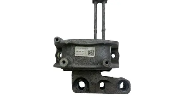 Volkswagen PASSAT B8 Engine mount bracket 3Q0199262J
