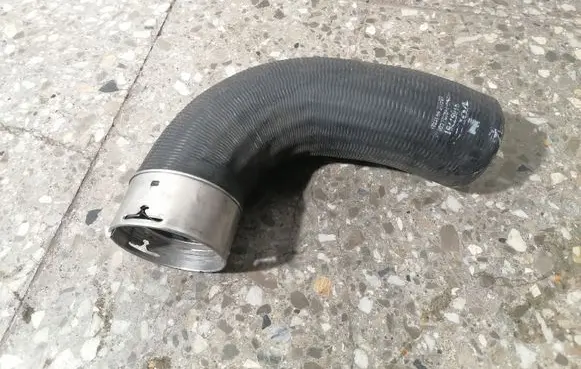 Volvo XC90 Intercooler hose/pipe 31657761