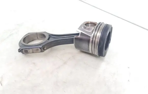 Mercedes-Benz Sprinter W906 Piston with connecting rod 65100