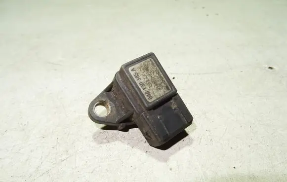 Audi A6 S6 C4 4A Air pressure sensor 046130385A