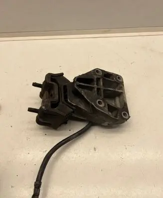 Mercedes-Benz ML W163 Engine mounting bracket A6282230304