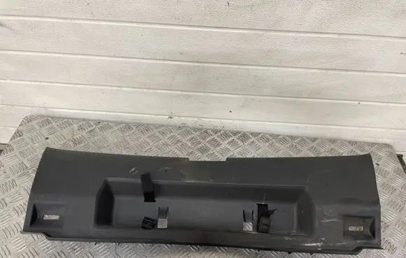 Trunk/boot sill cover protection