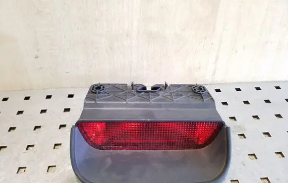 Honda CR-V Third/center stoplight P6939