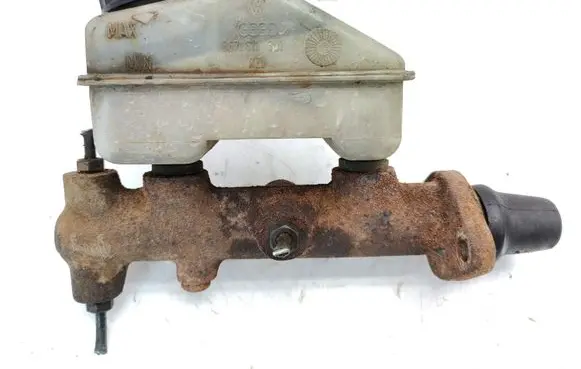 Brake fluid reservoir