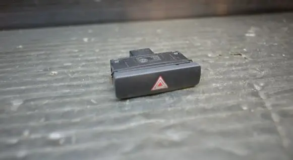 Volkswagen PASSAT B7 Hazard light switch 3AA953509