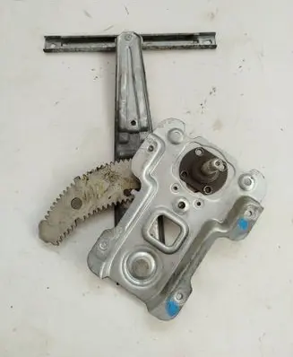 Nissan Micra Rear door manual window regulator 82720AX110