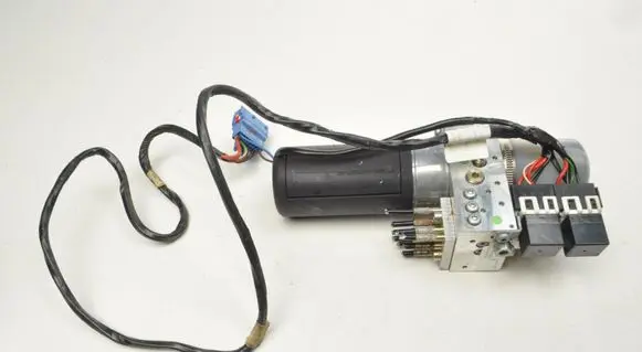 Peugeot 307 CC Convertible roof hydraulic pump 10562130106
