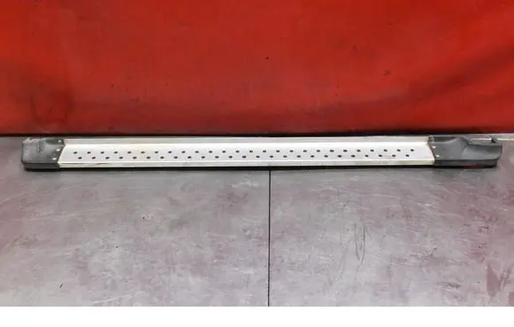 Suzuki Grand Vitara II Front sill (body part) 