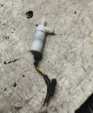 Volvo XC90 Windscreen/windshield washer pump