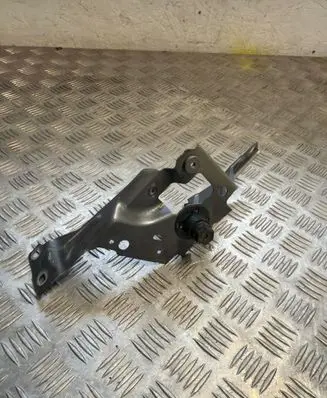 BMW i4 Fender mounting bracket 8739318