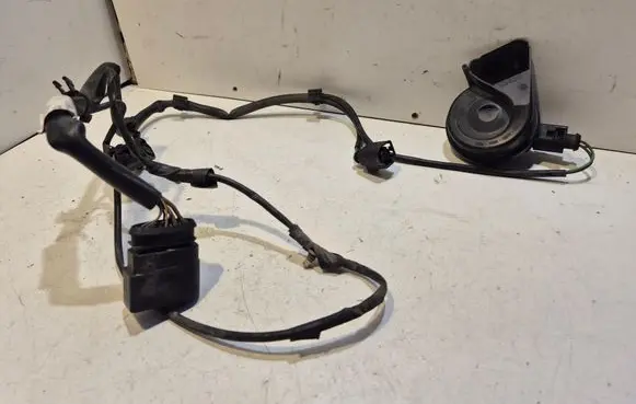 Audi A6 S6 C6 4F Horn signal 703881165