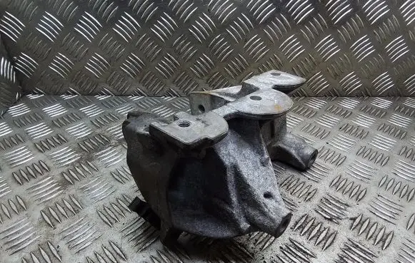Volkswagen Transporter - Caravelle T5 Engine mounting bracket 070199343B
