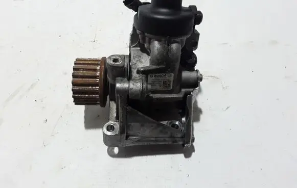 Renault Kangoo II Fuel injection high pressure pump 8201434847