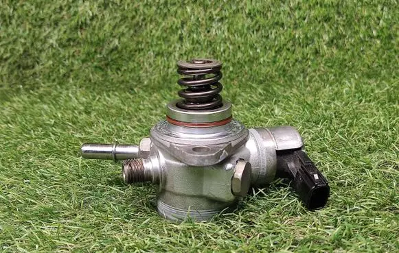 Ford Focus Fuel injection high pressure pump CM5E9D376CB