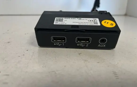 Audi A5 USB socket connector 8W0035736