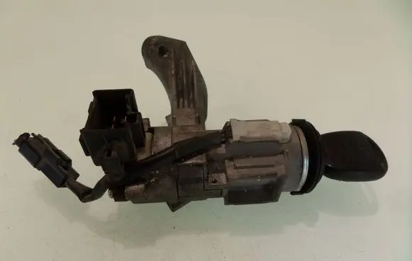 Toyota Corolla E120 E130 Ignition lock 45020024