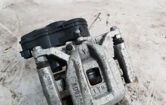 Lexus RX 450H Rear brake caliper
