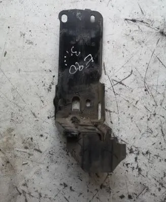 BMW 3 E90 E91 Radiator support slam panel bracket 7117812