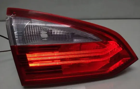 Tailgate rear/tail lights
