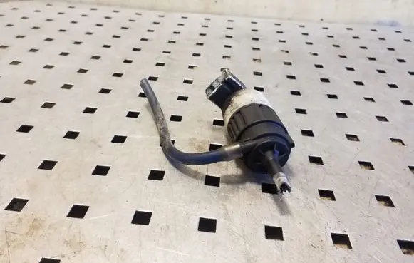 Opel Frontera B Windscreen/windshield washer pump