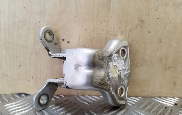 Opel Antara Rear door upper hinge