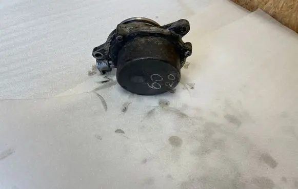 BMW 5 E60 E61 Vacuum pump 779123204