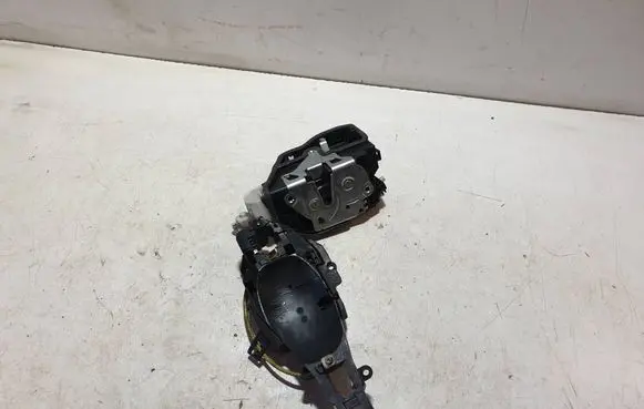 BMW X3 F25 Front door lock 7331739 14389710 5121
