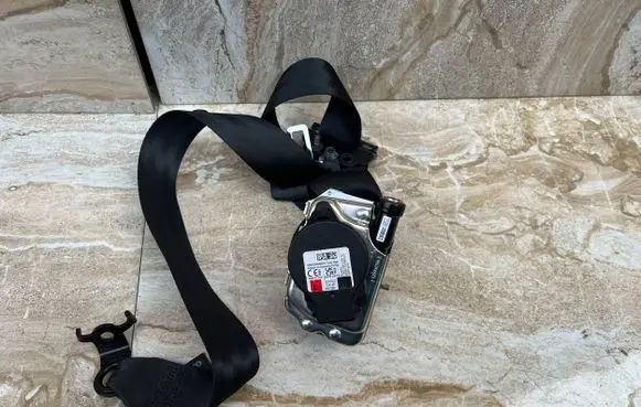 Volvo C40 Front seatbelt 32353396 659993900