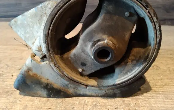 KIA Sportage Engine mount bracket 219313K000