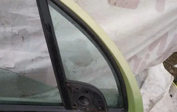 Citroen C3 Front door vent window glass four-door 