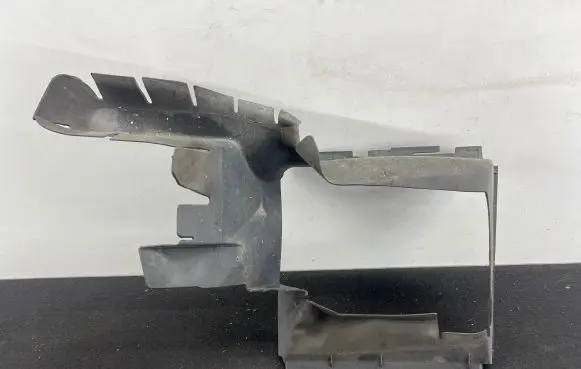 Audi Q7 4L Intercooler air channel guide 4L0117336B