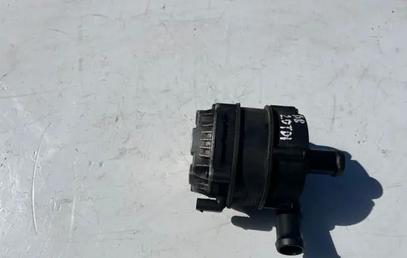 Volkswagen PASSAT B8 Electric auxiliary coolant/water pump 04L965587A