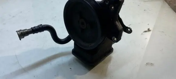 BMW 5 E60 E61 Power steering pump 6762279
