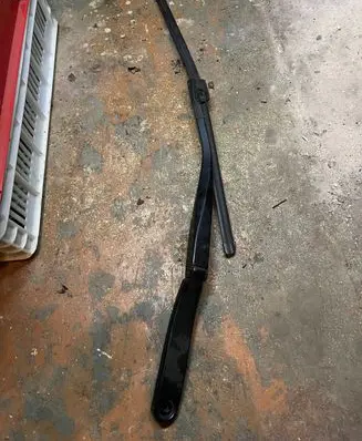 BMW 5 F10 F11 Front wiper blade arm 7182459