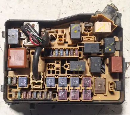 Toyota Avensis Verso Fuse box set PA66PPE