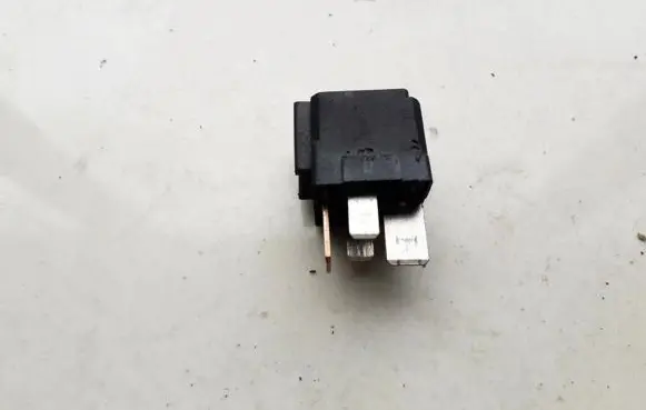 Nissan Almera N16 Other relay 0021B2 252309F915
