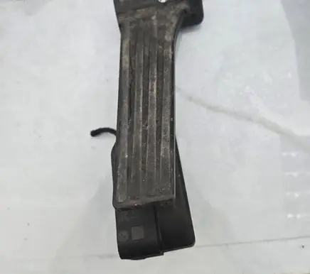 BMW 1 E81 E87 Accelerator throttle pedal 6786589 12037310 6PV00937920