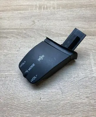 Steering wheel buttons/switches