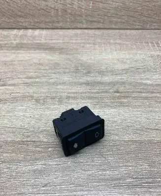 BMW 5 E39 Electric window control switch 8368974