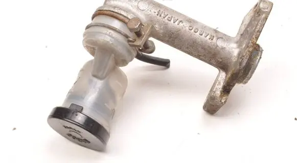 Nissan 240ZX, 280ZX, 300ZX Clutch slave cylinder 