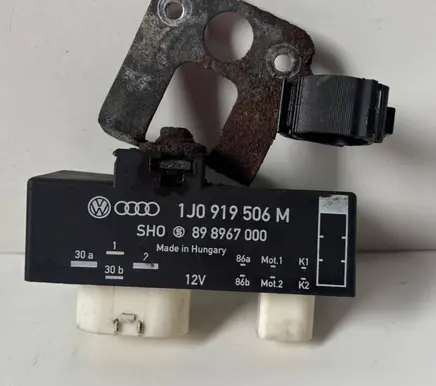 Skoda Roomster (5J) Coolant fan relay 1J0919506M 898967000