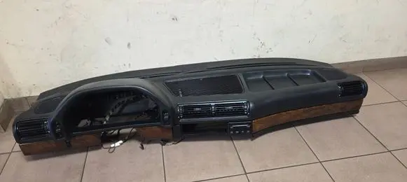 BMW 7 E32 Dashboard 19089440