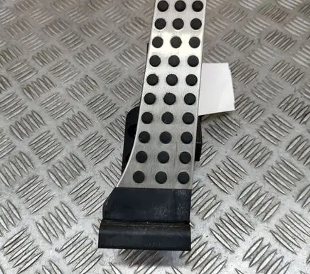 Mercedes-Benz CLS C218 X218 Accelerator throttle pedal A2043000204