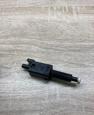 Audi 80 90 S2 B4 Brake pedal sensor switch 811907343B