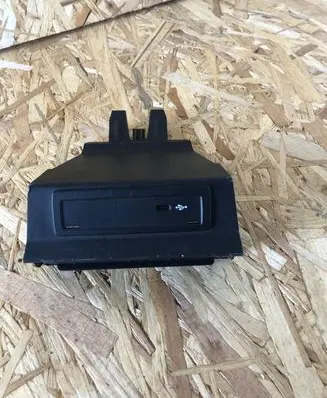 Mercedes-Benz CLA C118 X118 USB socket connector 2478203902
