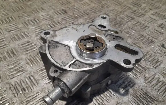 Skoda Octavia Mk2 (1Z) Vacuum pump 03G145209