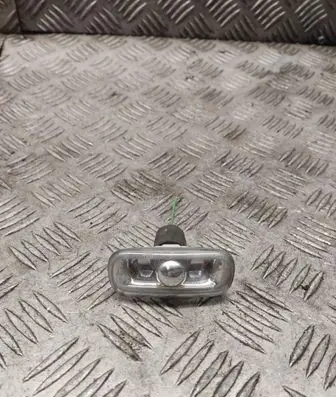 Audi A6 S6 C6 4F Front fender indicator light