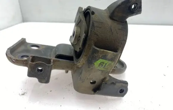 Toyota Auris 150 Engine mount bracket