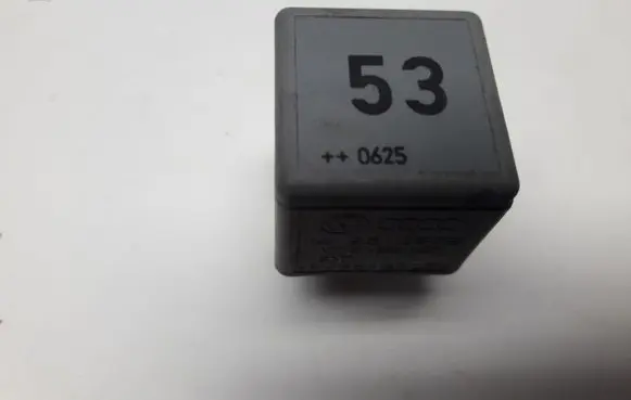 Volkswagen PASSAT B6 Other relay 141951253B