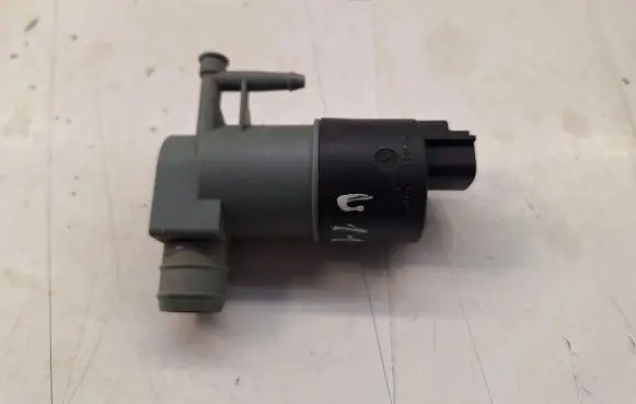 Toyota Verso Windscreen/windshield washer pump 853300F010